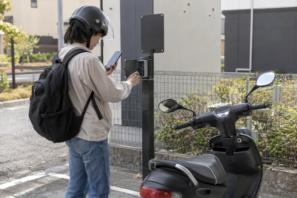 About BestBike: Nationwide Driverless Motorcycle Rental in Japan, From Reservation to Pickup · Selection and Preparation Scenes