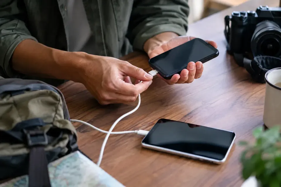 レンタルした携帯電話の写真、私の携帯電話に移動して返却する方法・選択と準備シーン