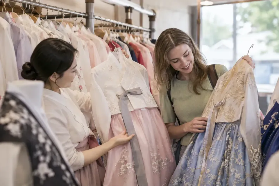 伝統・テーマ・プレミアム韓服、どんな違いがあるか?・選択と準備シーン