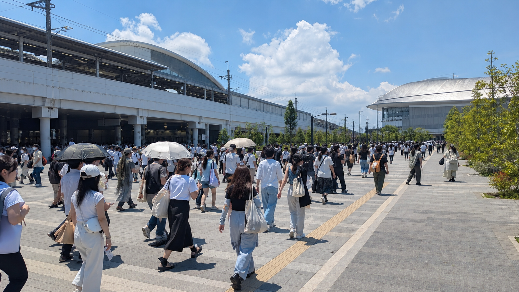 旅客从南船桥站步行前往滨水体育馆