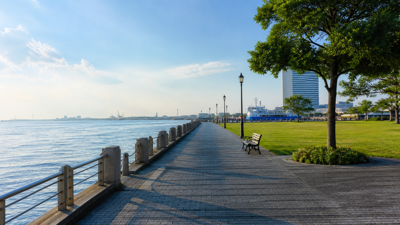 夏季船桥港亲水公园滨水步道