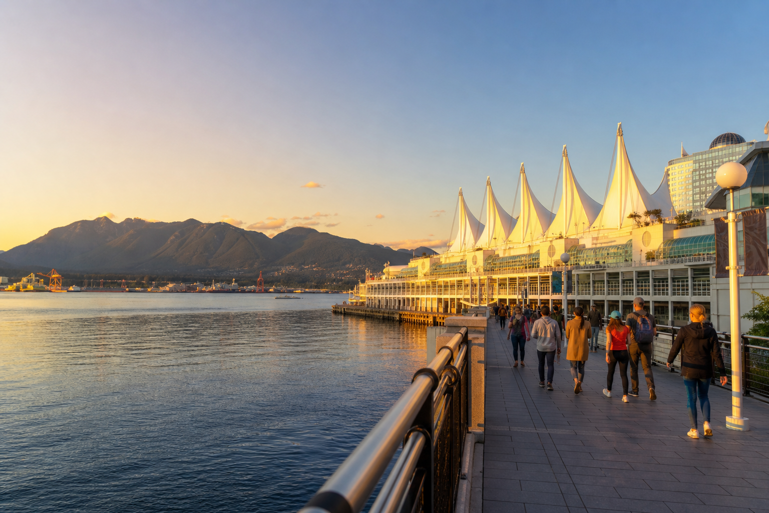 可眺望港口与群山的温哥华Canada Place海滨步道