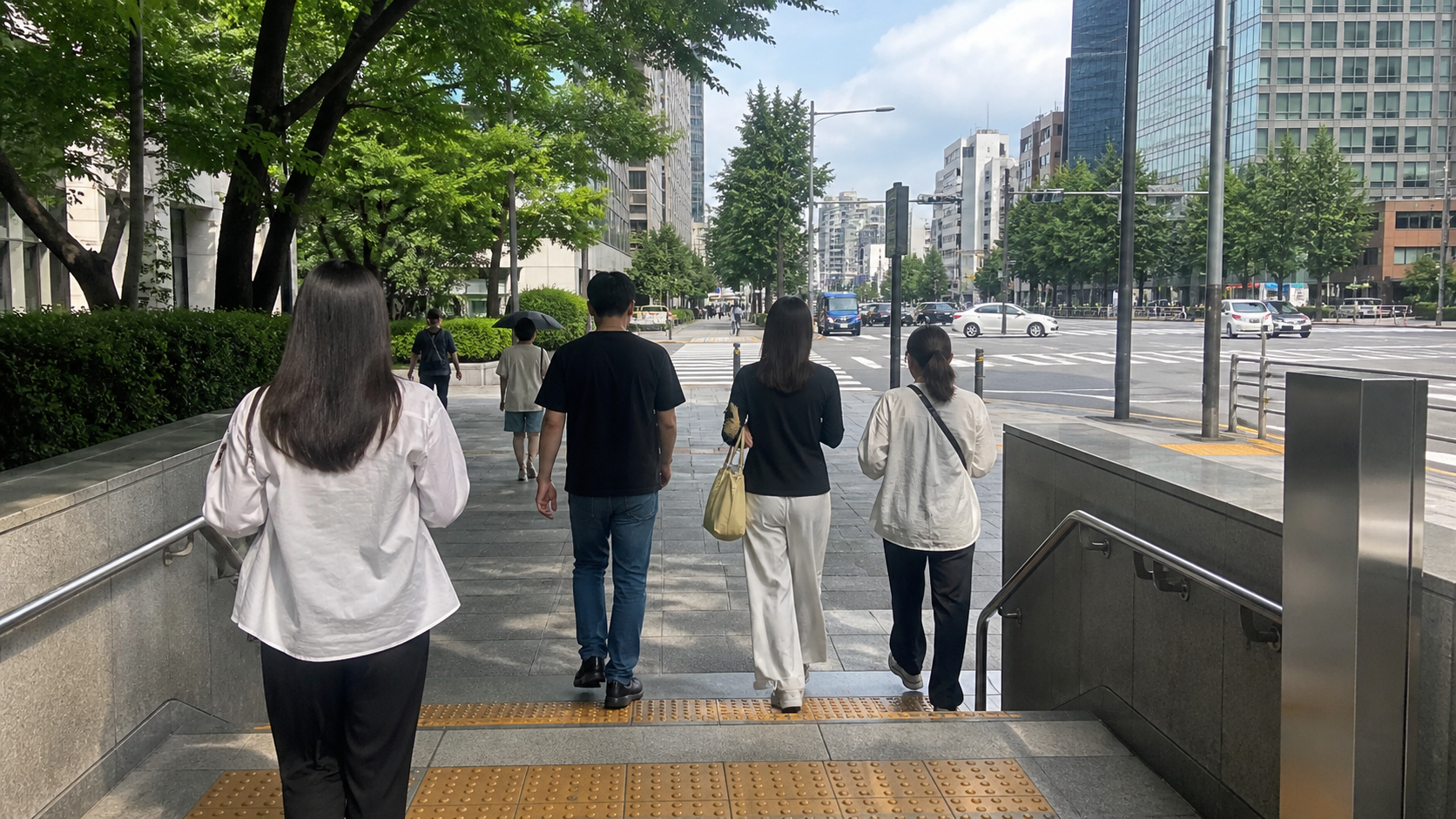 觀眾從宣靖陵站走進江南街區