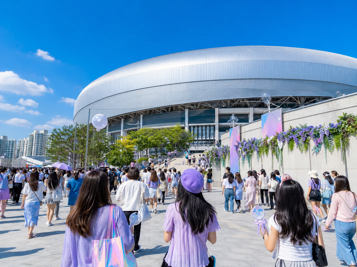 前往演出场馆的观众