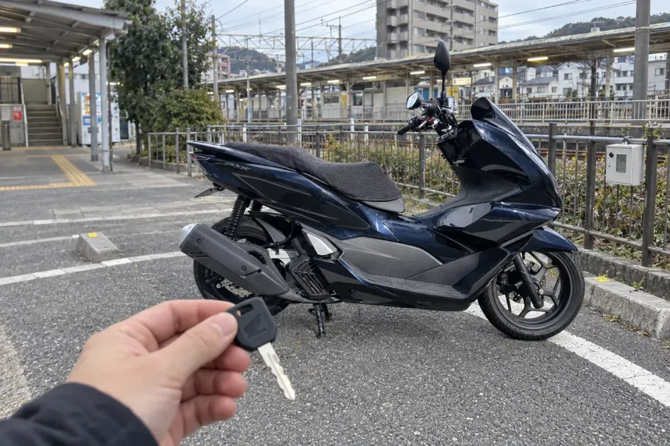 무인 수령 후 열쇠와 PCX125를 확인하는 이용 예시