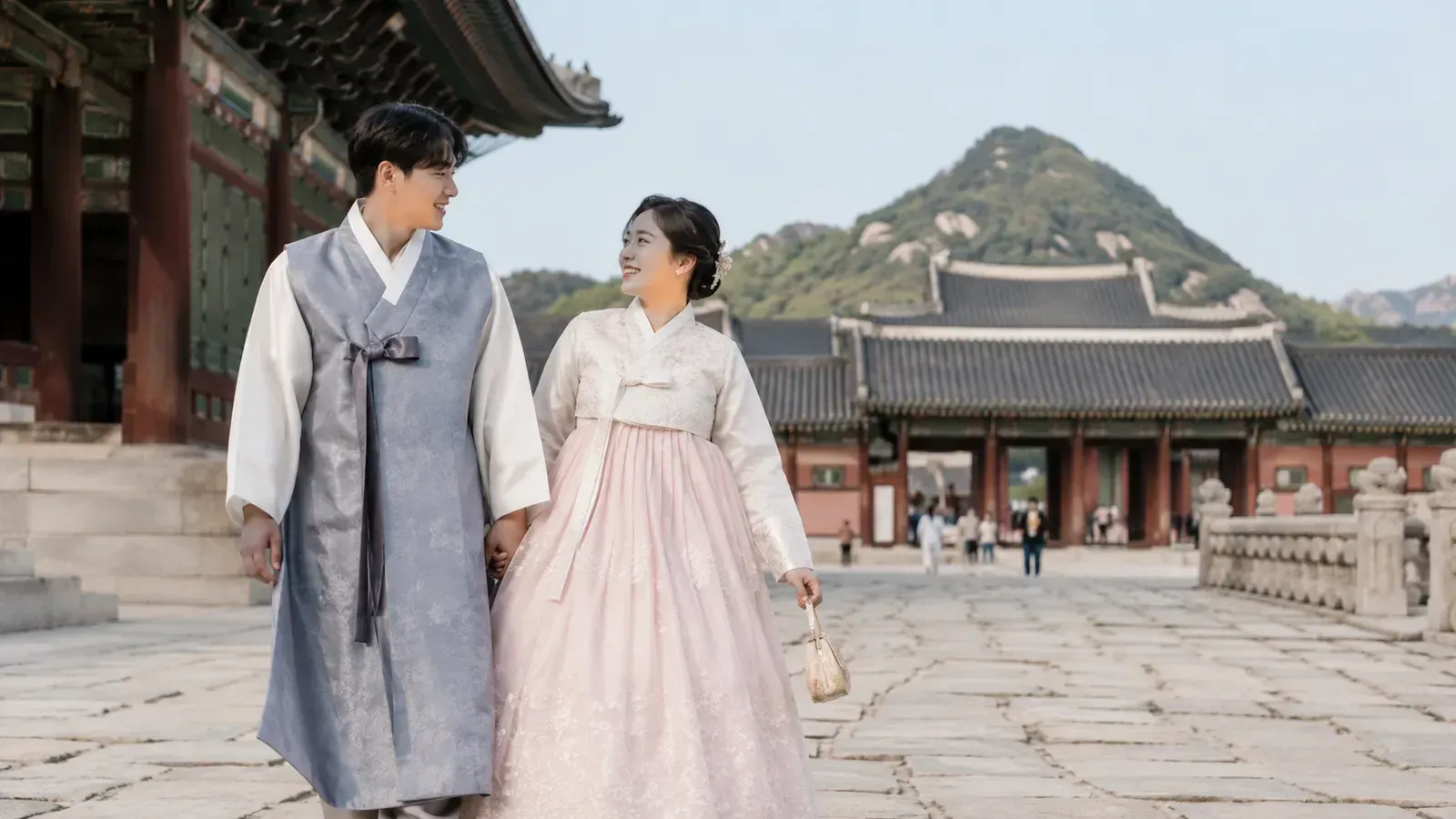 Couple Hanbok Rental at Gyeongbokgung: Colors and Photo Planning