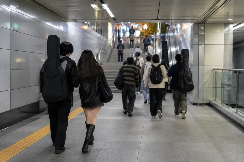 Editorial illustration of concertgoers heading toward a Seoul subway exit before an evening show