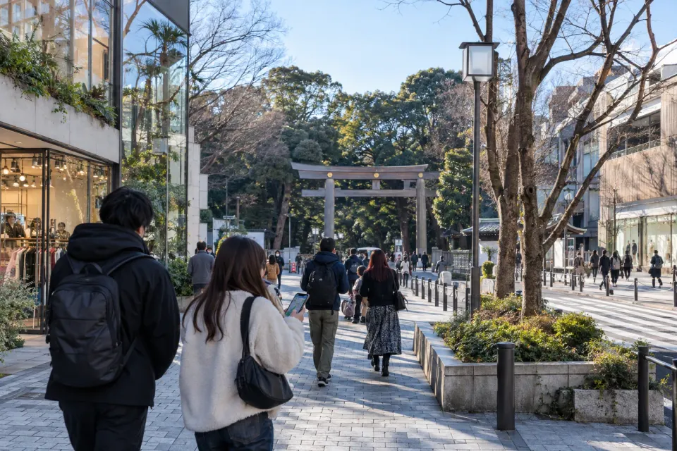 AI illustration of travellers approaching a concert venue in Tokyo