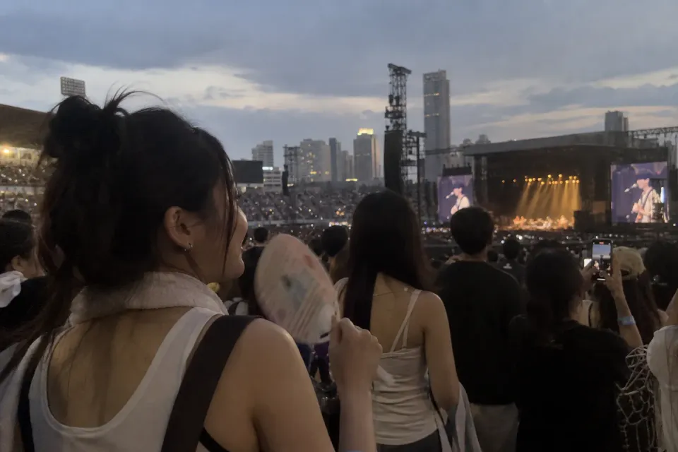 客席で開演を待つ観客