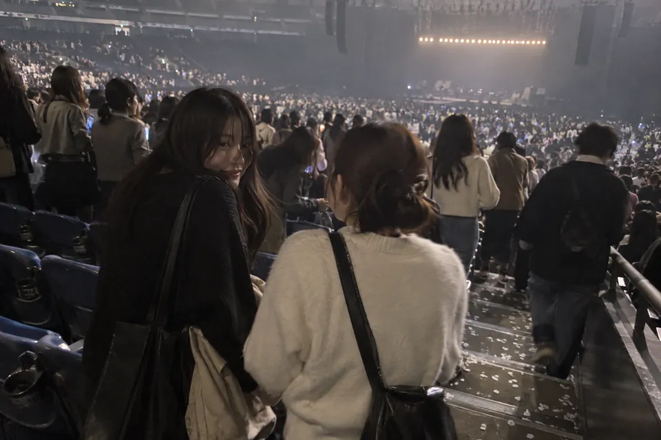 客席で開演を待つ観客