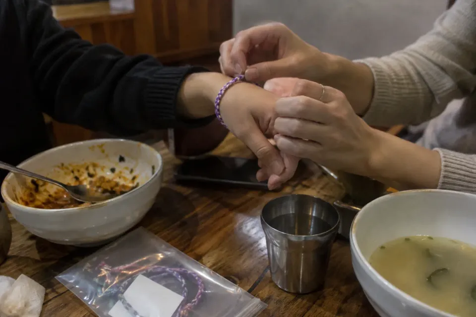 공연장에 도착해 입장을 준비하는 관람객