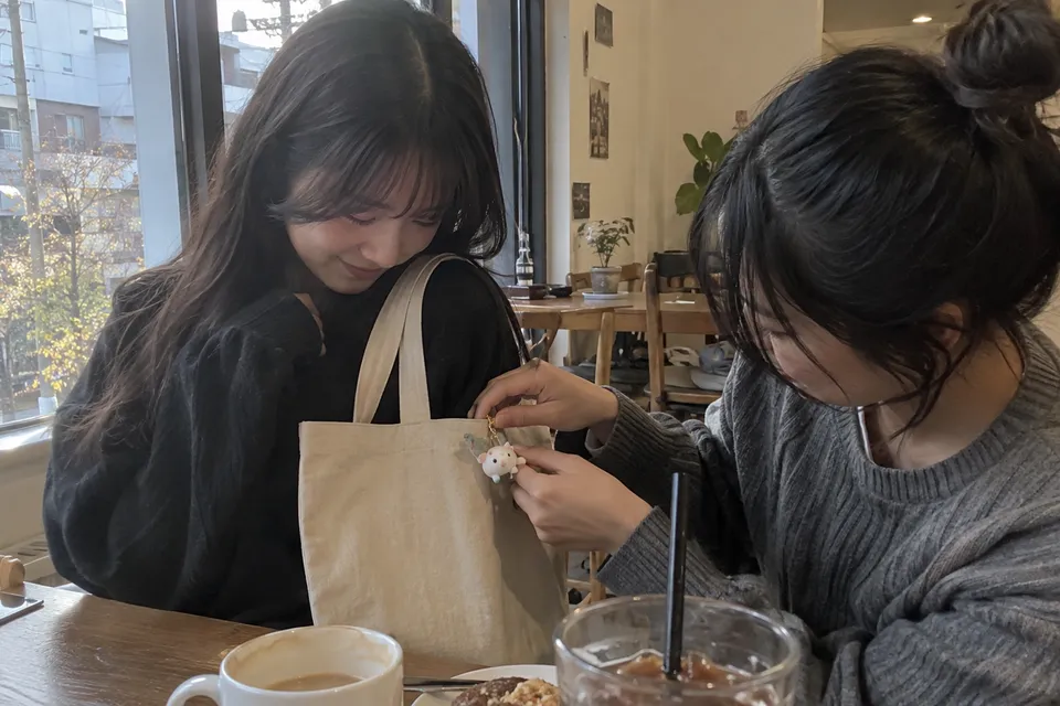 공연장에 도착해 입장을 준비하는 관람객