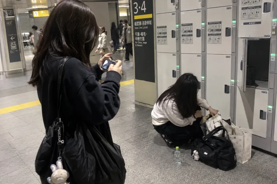 공연장에 도착해 입장을 준비하는 관람객