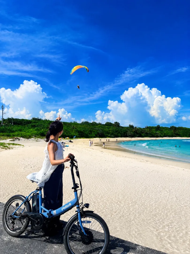 [Miyakojima] Bicycles connecting cafes and the sea