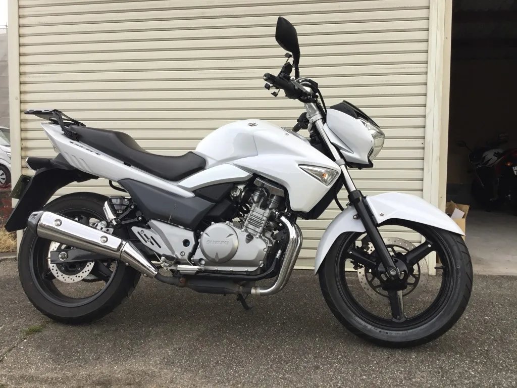 GSR250R 白色 機車租賃（人氣據點）