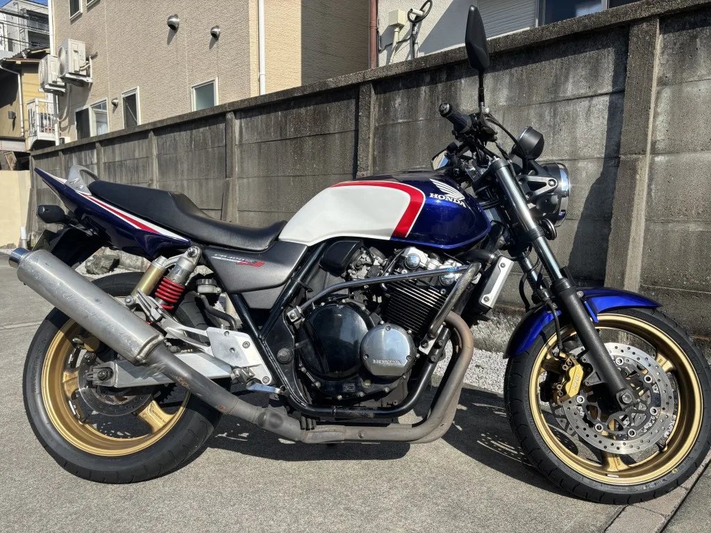 CB400 Super Four HV3 Tricolor 機車租賃（人氣據點）